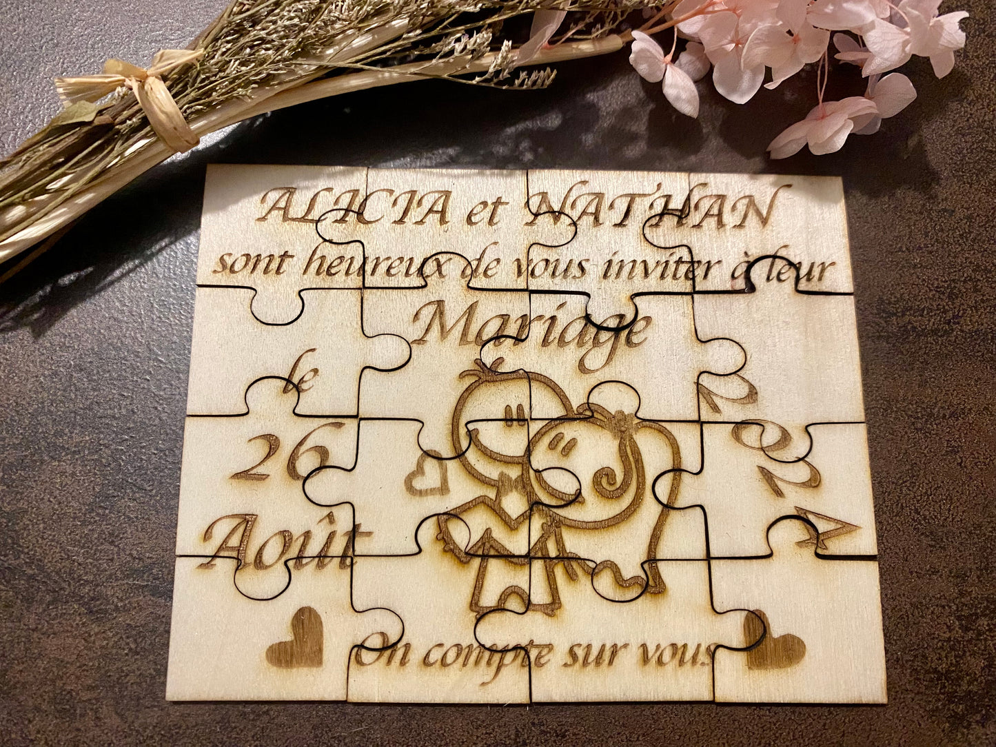 Lot de Faire-parts Puzzle « dessin Mariés » personnalisables par le texte : date et prénoms