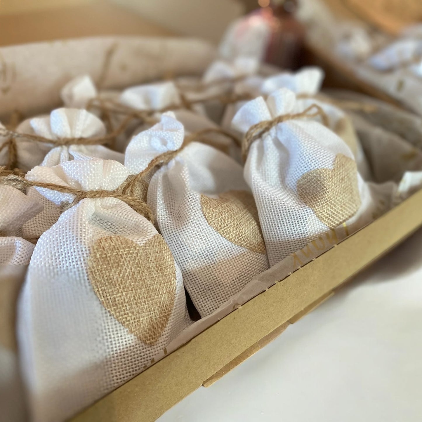 Lot de Faire-parts Puzzle « dessin Mariés » personnalisables par le texte : date et prénoms