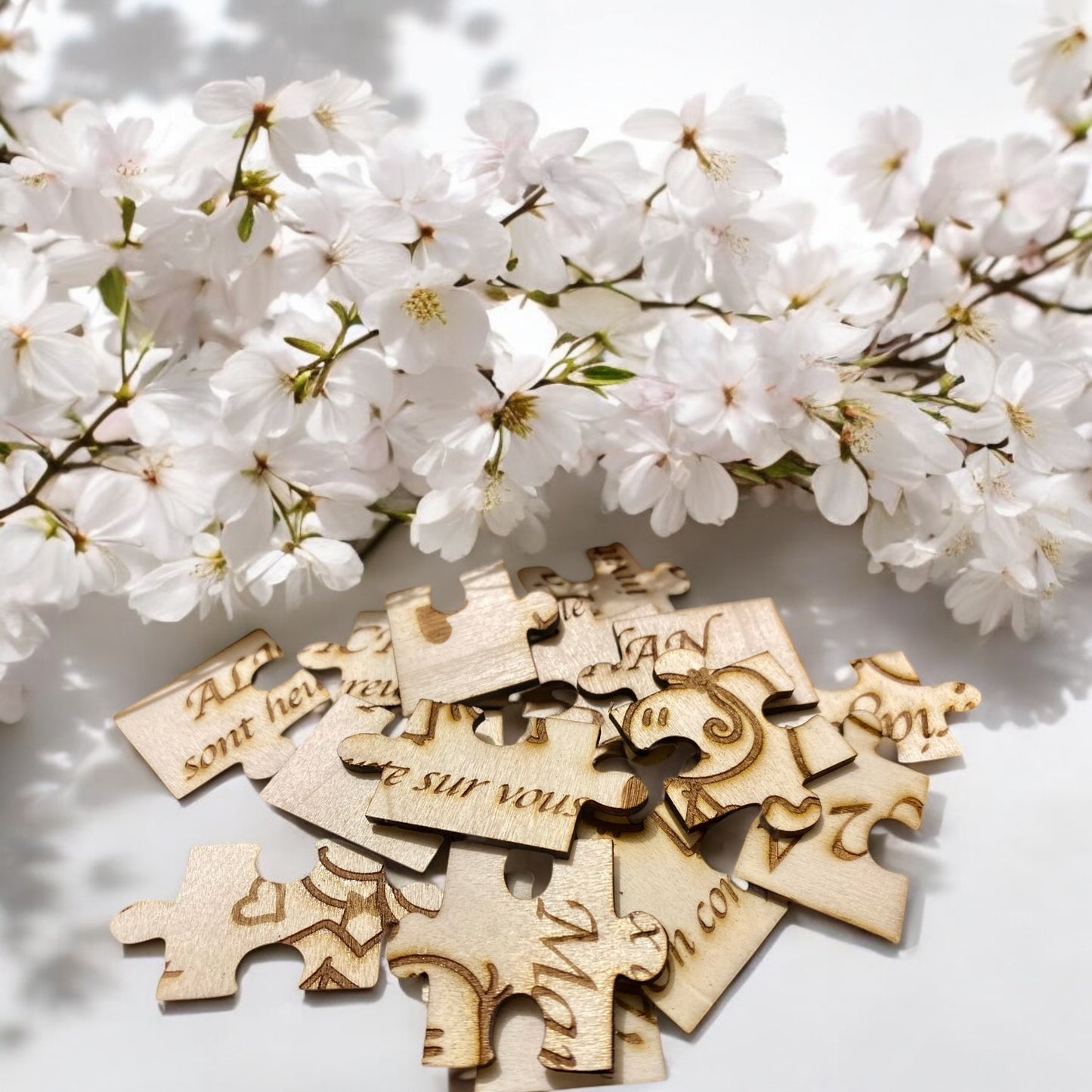 Lot de Faire-parts Puzzle « dessin Mariés » personnalisables par le texte : date et prénoms